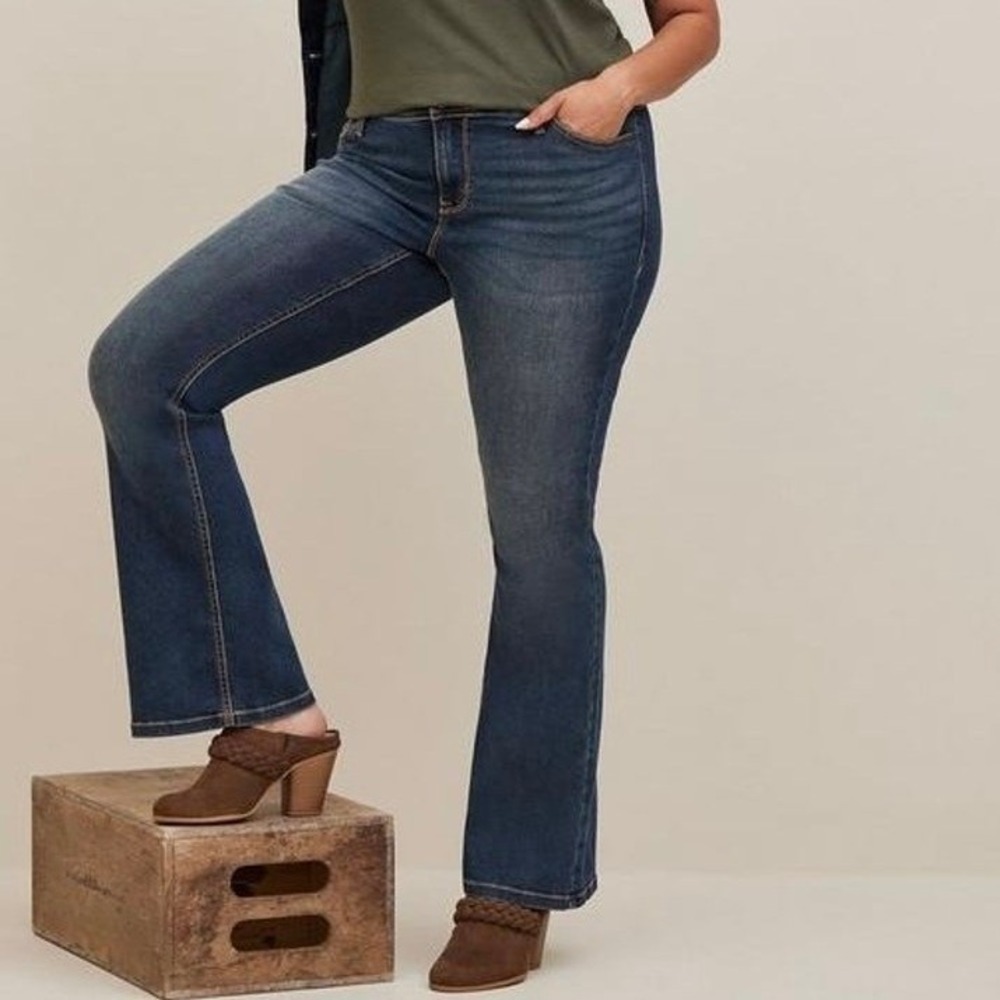 Torrid‎ Luxe Slim Boot Jeans Women's 18R Mid Rise Stretch Bootcut Dark Wash NWT